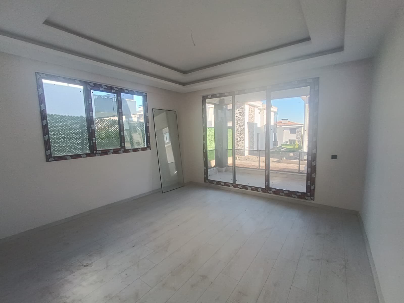 450 EVLER DE SATILIK 6+1 TRİPLEKS VİLLA