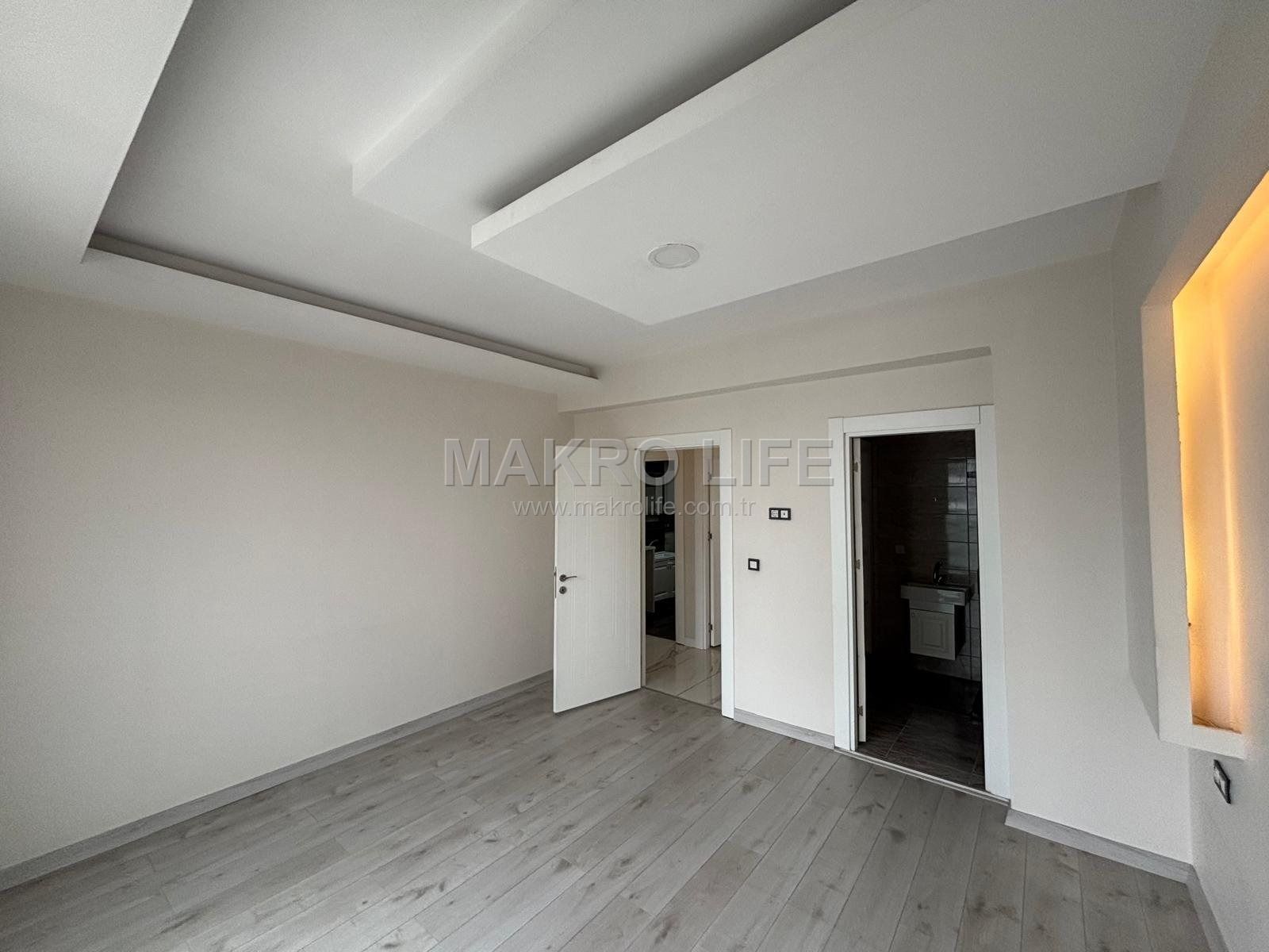 MAKRO LİFE WİNSTOWN CIVARI ADLİ TIP ARASINDA FULL YAPILI 4,5+1 DAİRE SATIYOR