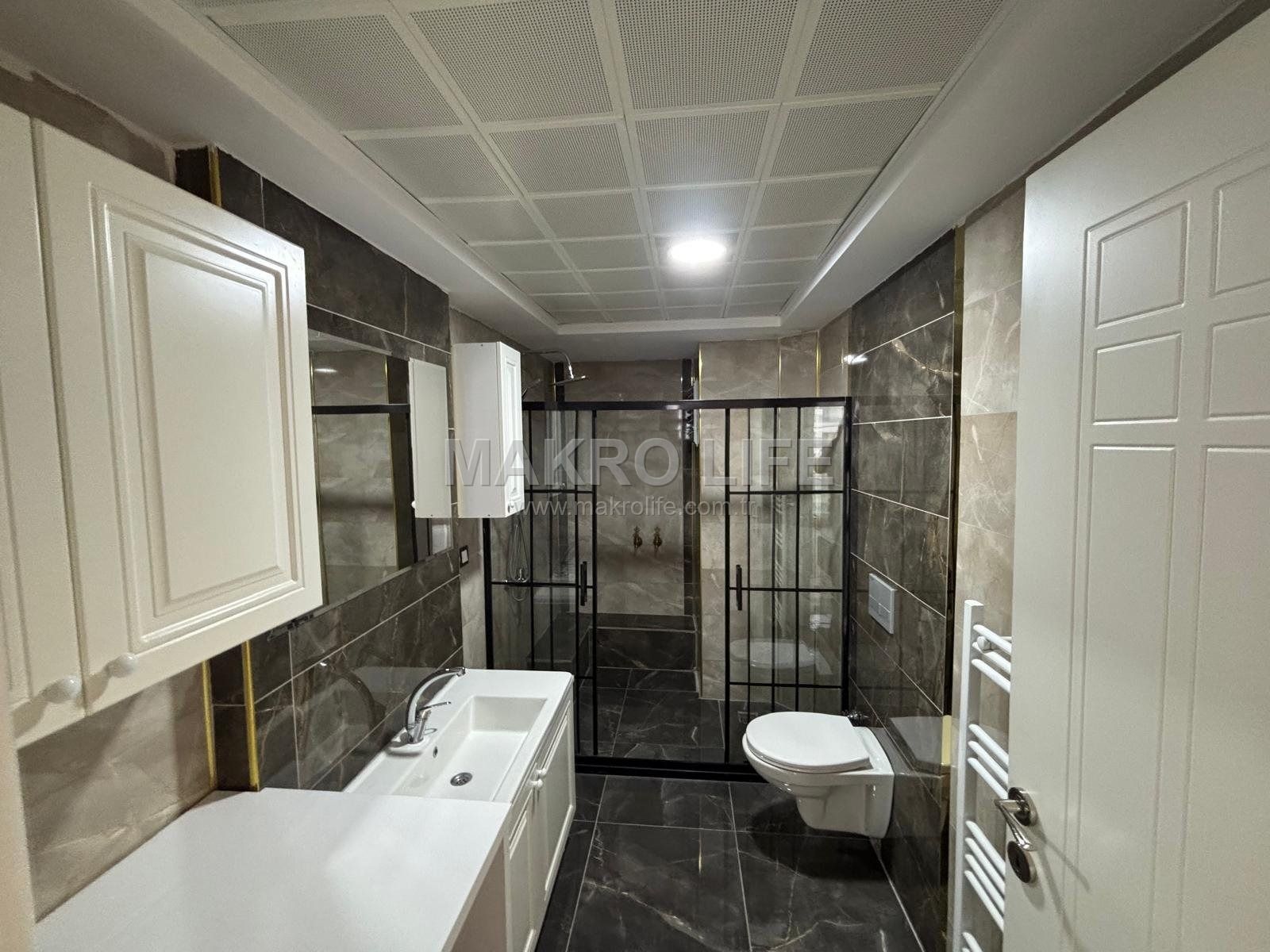MAKRO LİFE WİNSTOWN CIVARI ADLİ TIP ARASINDA FULL YAPILI 4,5+1 DAİRE SATIYOR