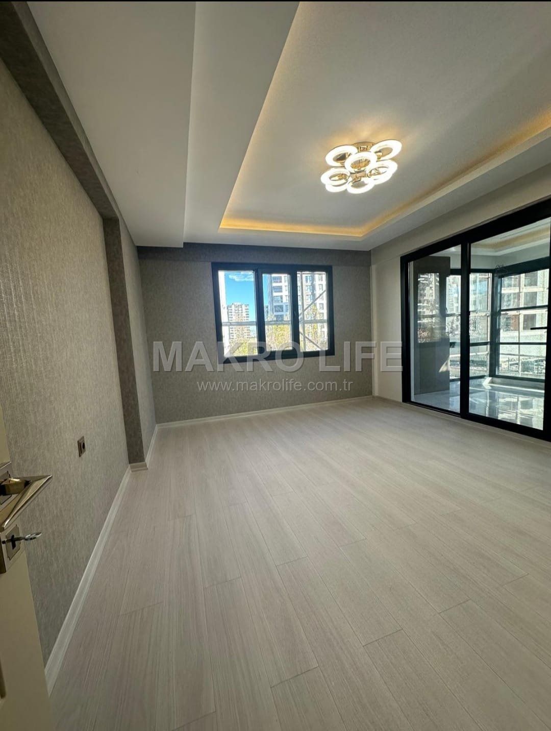 WİNSTON ARKASI KAYALAR YAPIDA 3,5+1 SATILIK ULTRA LÜX DAİRE