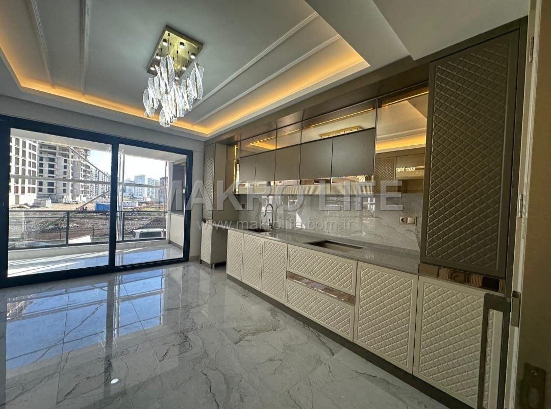 WİNSTON ARKASI KAYALAR YAPIDA 3,5+1 SATILIK ULTRA LÜX DAİRE