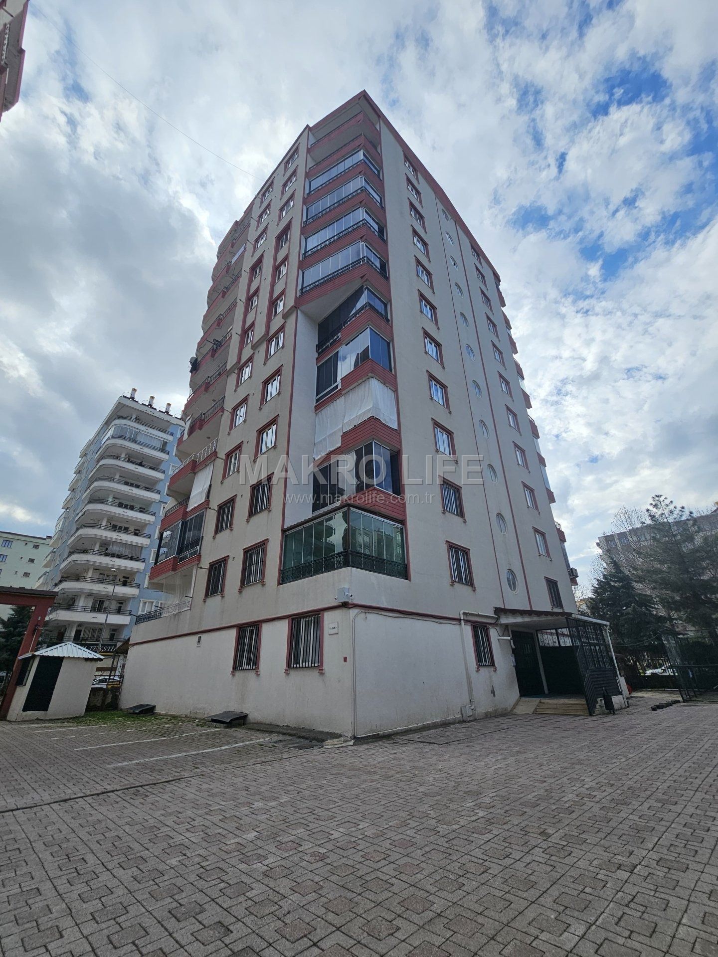DİCLEKENTİN EN GÜZEL KONUMUNDA SATILIK FUL YAPILI FIRSAT 3+1 DAİRE