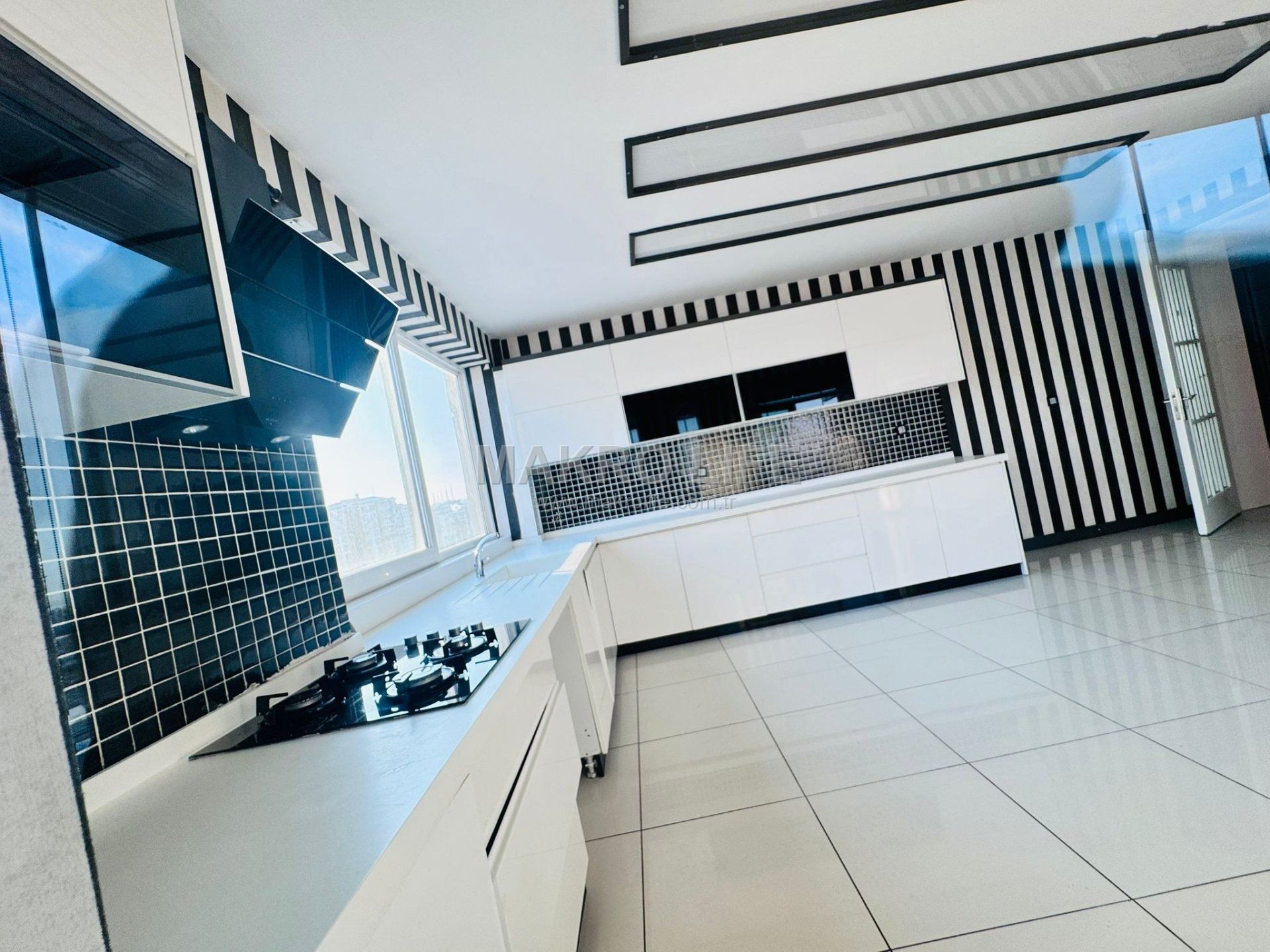 75 CADDE GİRİŞİNDE TAŞINMAYA HAZIR HAVUZLU 4.5+1 SATILIK DAİRE