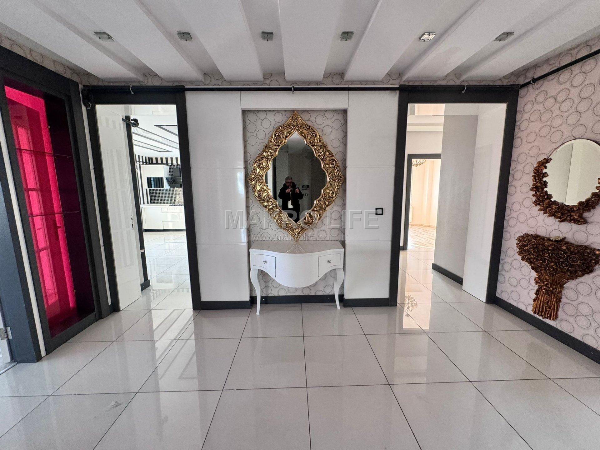 75 CADDE GİRİŞİNDE TAŞINMAYA HAZIR HAVUZLU 4.5+1 SATILIK DAİRE