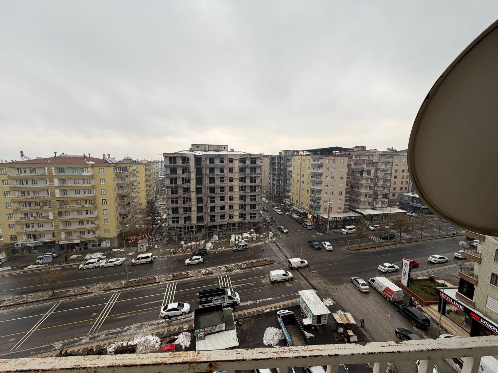 HUZUREVLERİ SON DURAKTA 3+1SATILIK DAİRE