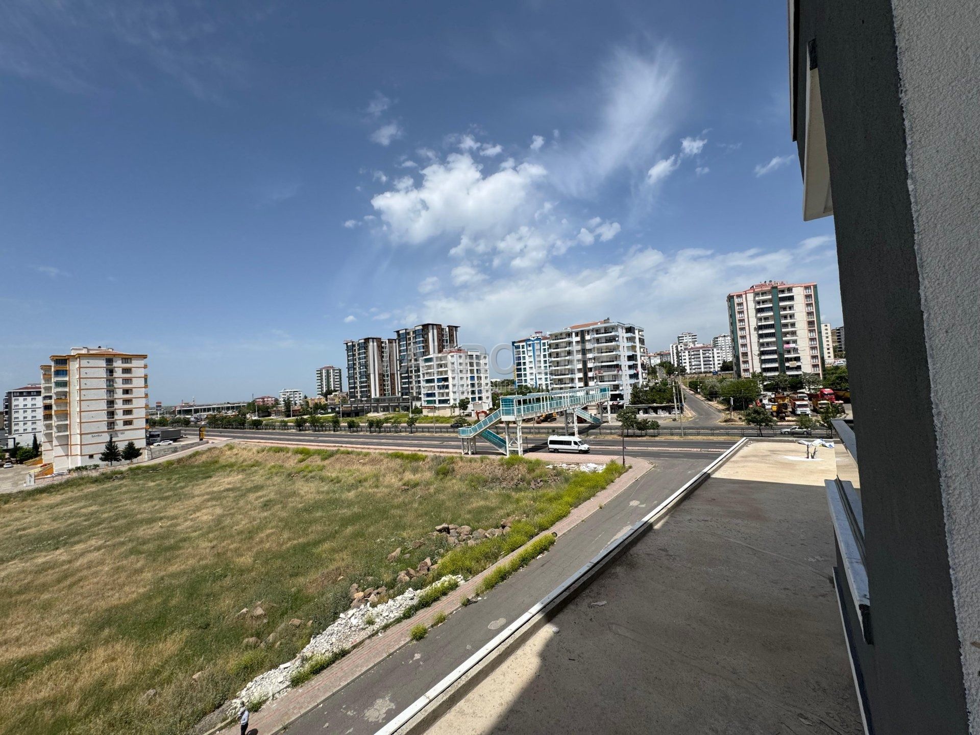URFA YOLU ÜZERİNDE 3+1 BOŞ TAŞINMAYA HAZIR DAİRE
