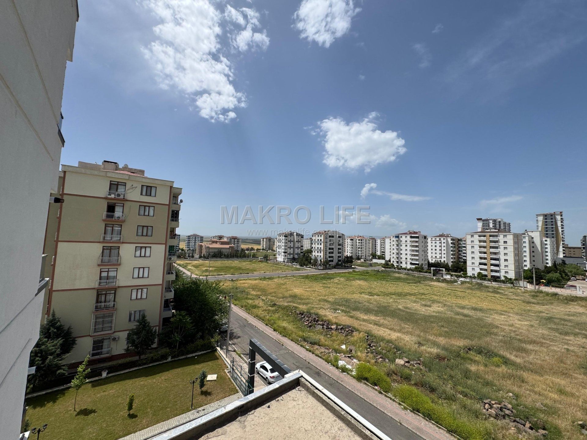 URFA YOLU ÜZERİNDE 3+1 BOŞ TAŞINMAYA HAZIR DAİRE