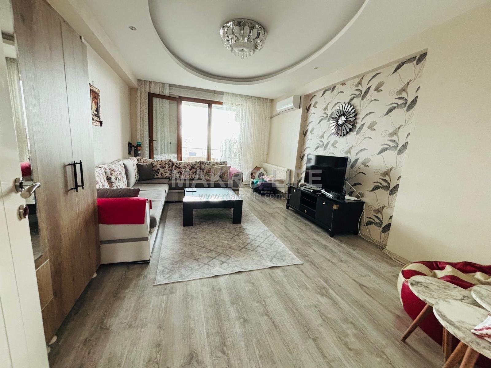 PARK 75 KARŞISINDA CADDE ÜZERİ 5+1 SATILIK DAİRE