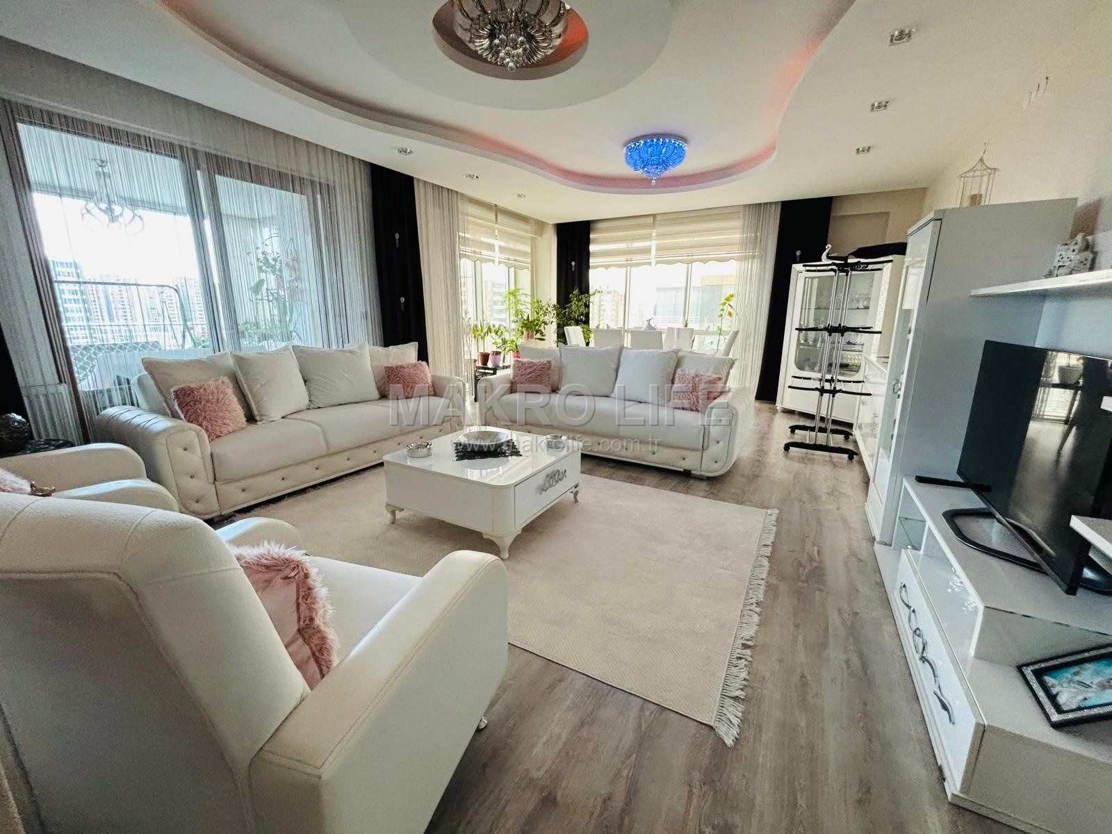 PARK 75 KARŞISINDA CADDE ÜZERİ 5+1 SATILIK DAİRE