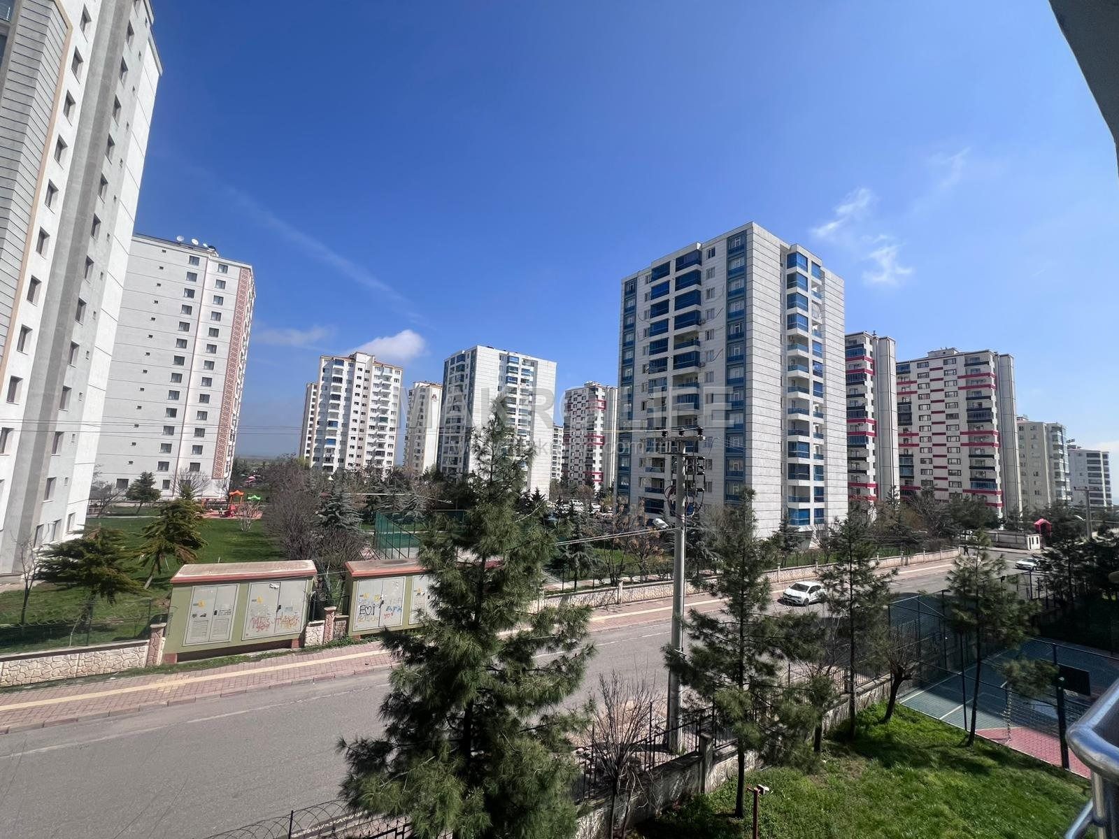 FARİKA MAHALLESİ'NDE SATILIK ARA KAT 2+1 DAİRE