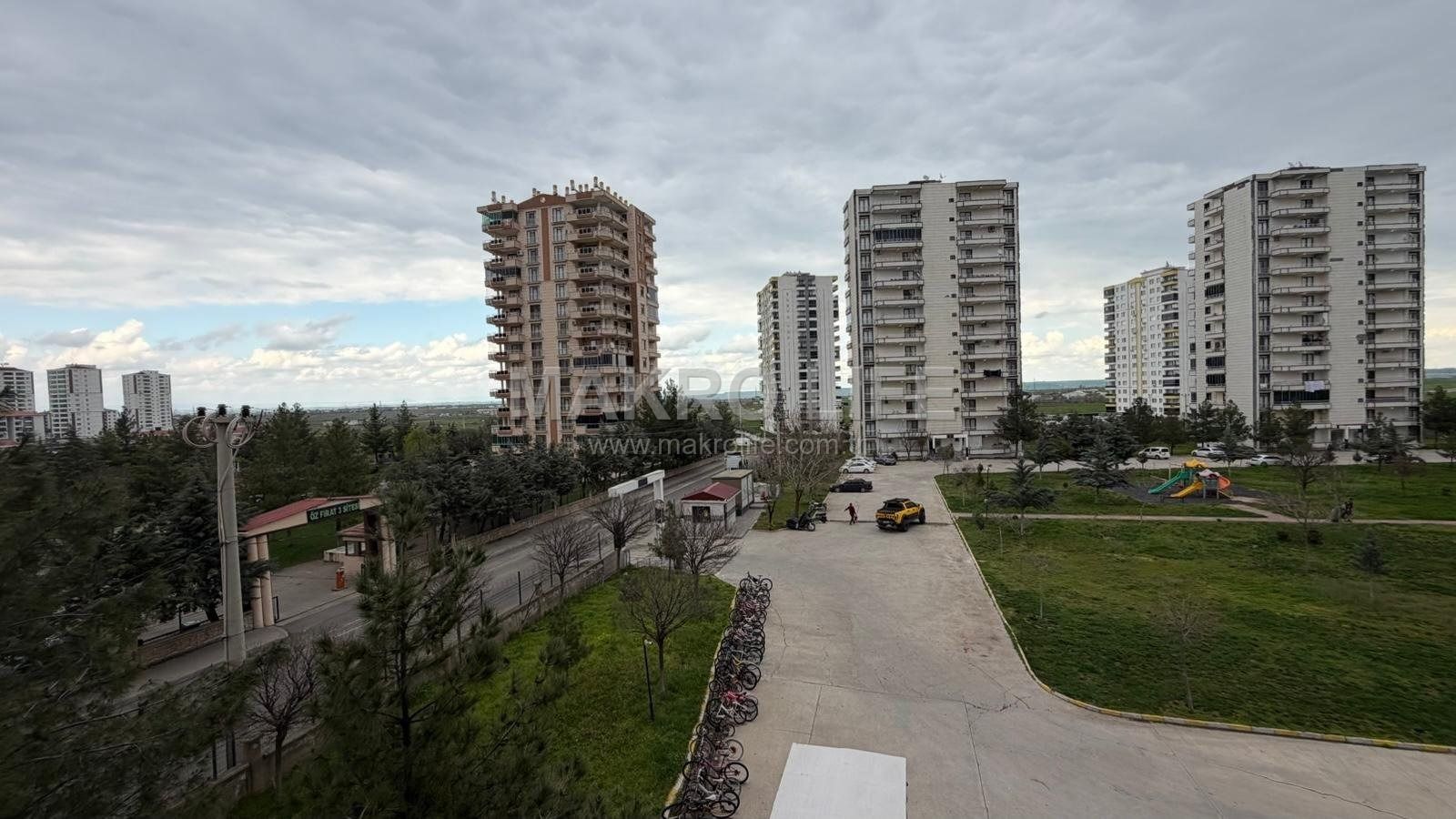 ÜÇKUYULARDA SİTELİ YAPILI 3+1 SATILIK DAİRE
