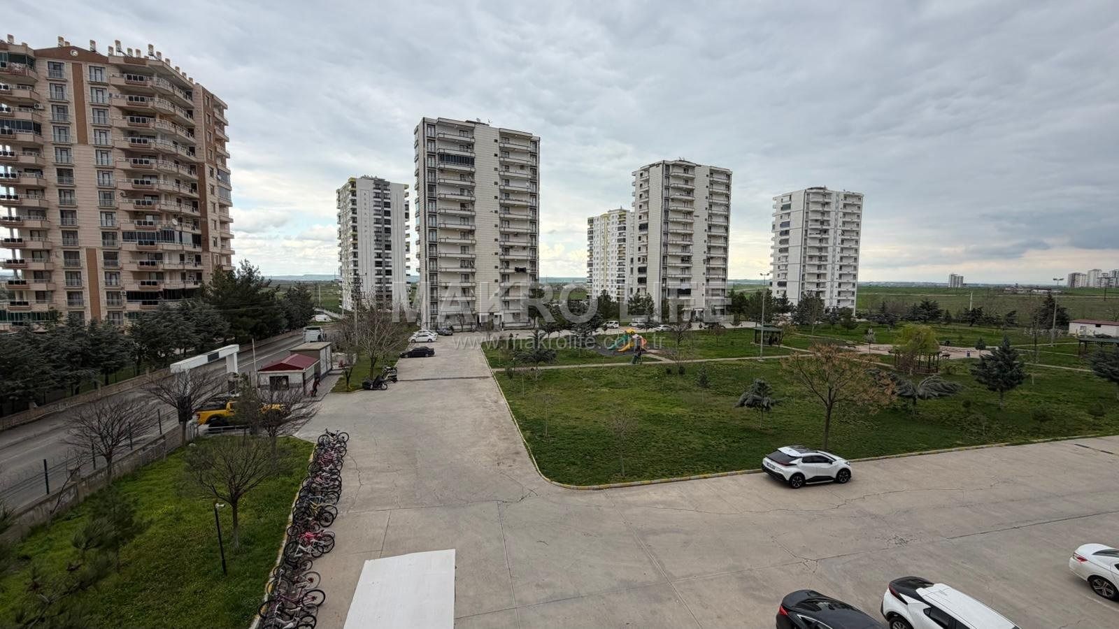ÜÇKUYULARDA SİTELİ YAPILI 3+1 SATILIK DAİRE