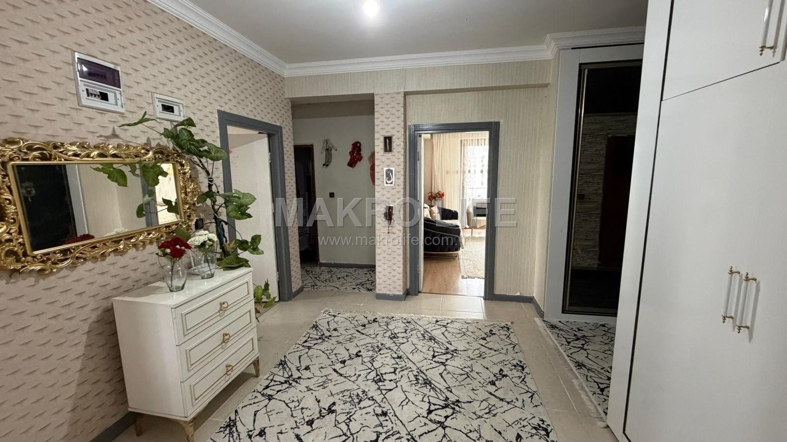 ÜÇKUYULARDA SİTELİ YAPILI 3+1 SATILIK DAİRE