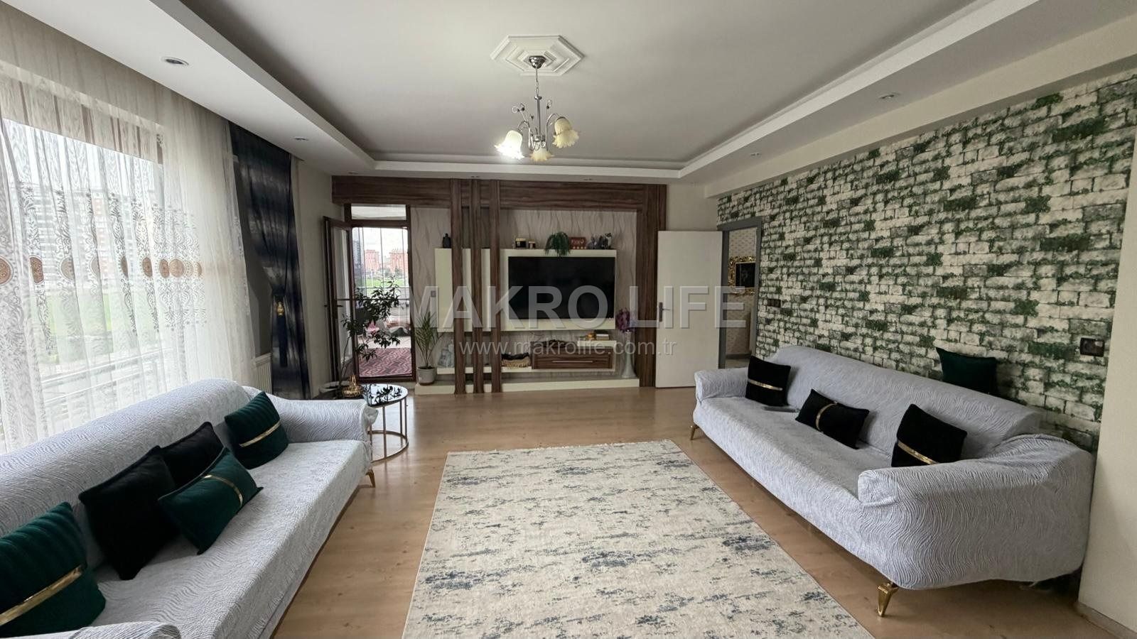 ÜÇKUYULARDA SİTELİ YAPILI 3+1 SATILIK DAİRE
