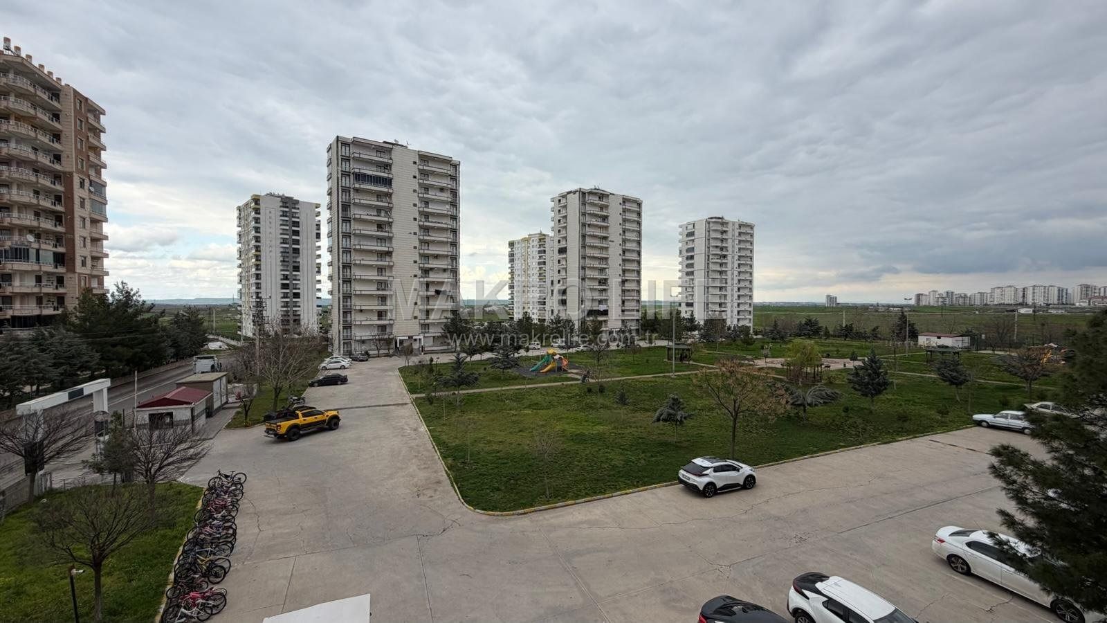 ÜÇKUYULARDA SİTELİ YAPILI 3+1 SATILIK DAİRE