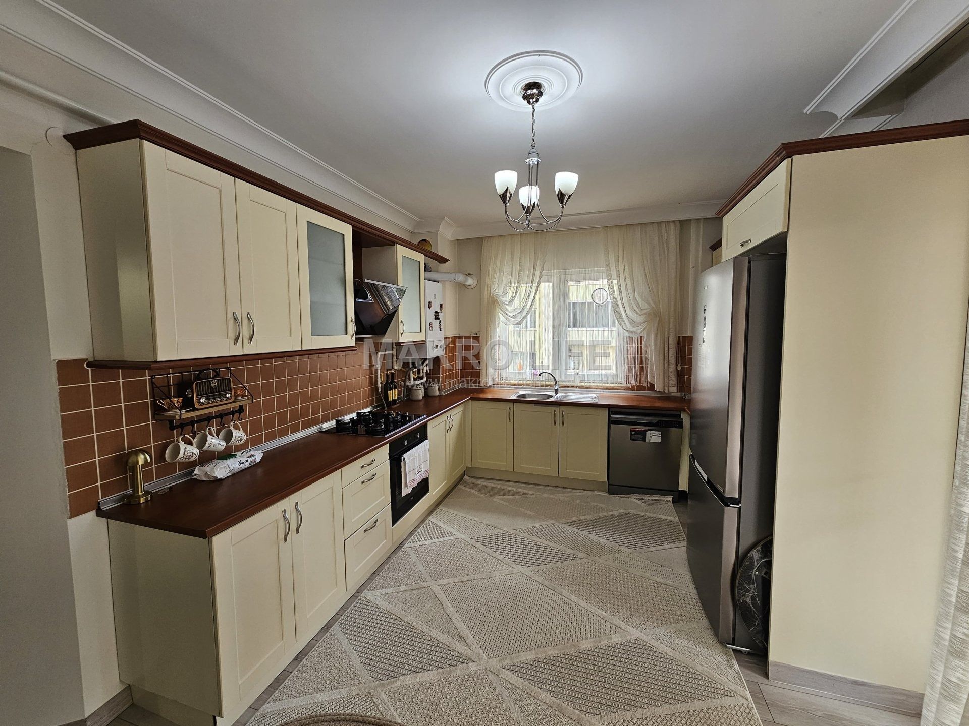 TEKEL KAVŞAĞI CİVARI METROPOL 3'TE YAPILI ACİL SATILIK 4+1 FIRSAT DAİRE
