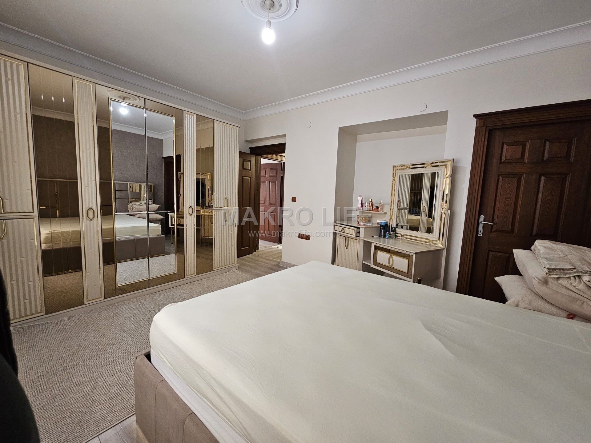 TEKEL KAVŞAĞI CİVARI METROPOL 3'TE YAPILI ACİL SATILIK 4+1 FIRSAT DAİRE