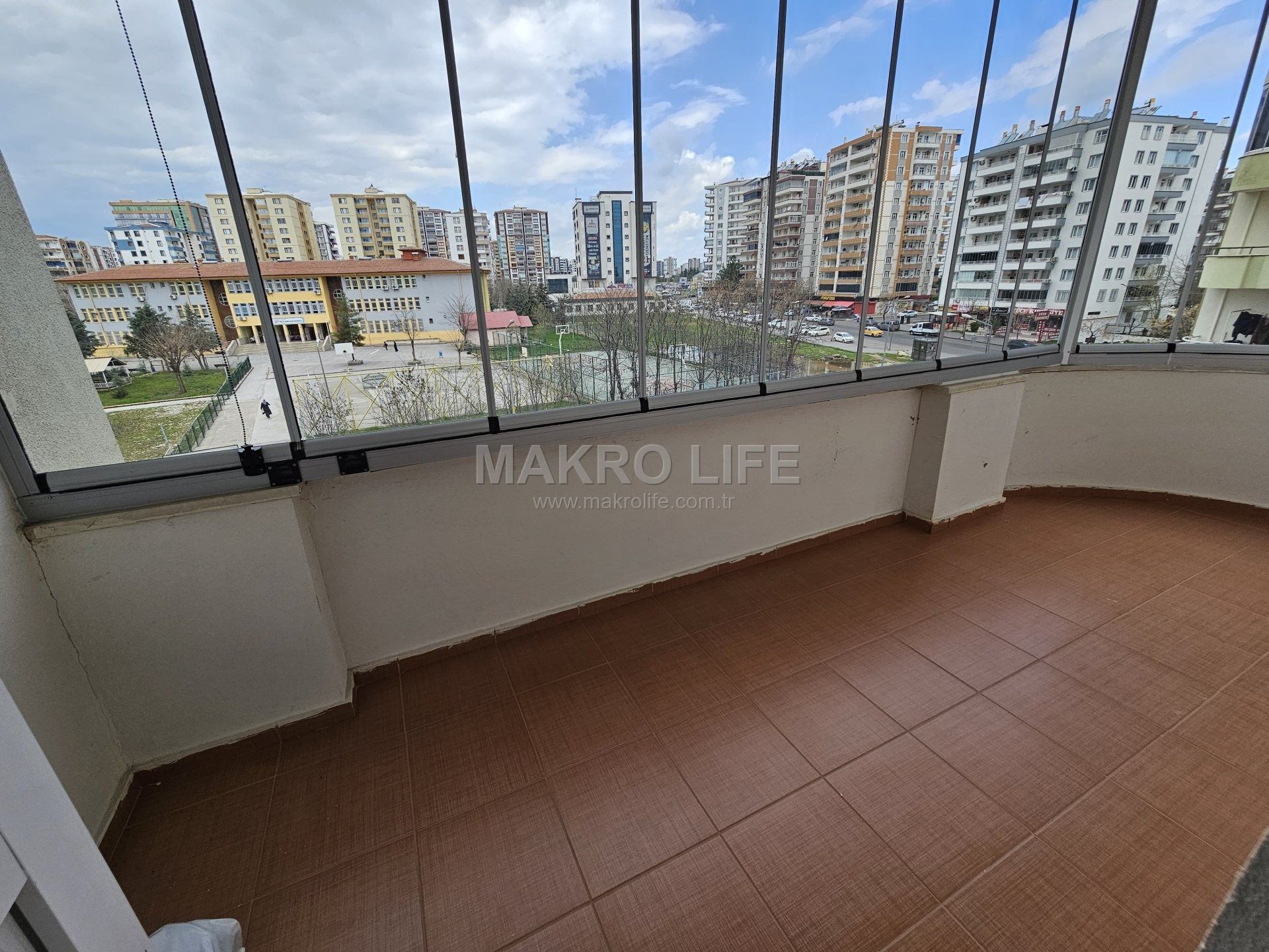 TEKEL KAVŞAĞI CİVARI METROPOL 3'TE YAPILI ACİL SATILIK 4+1 FIRSAT DAİRE