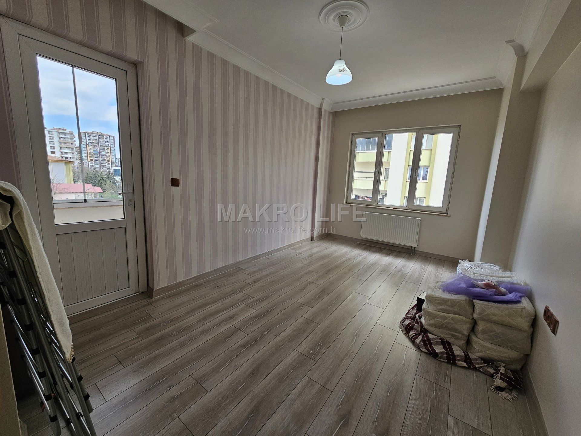 TEKEL KAVŞAĞI CİVARI METROPOL 3'TE YAPILI ACİL SATILIK 4+1 FIRSAT DAİRE