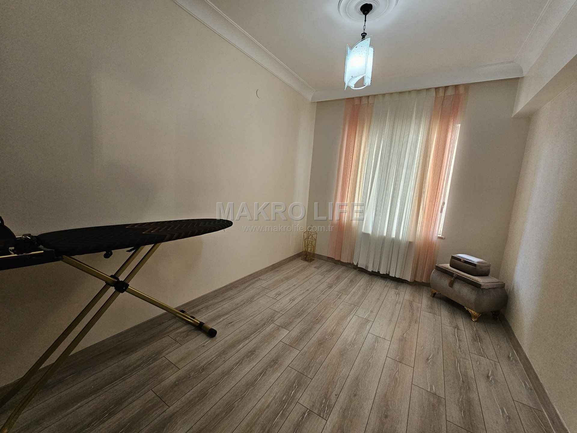 TEKEL KAVŞAĞI CİVARI METROPOL 3'TE YAPILI ACİL SATILIK 4+1 FIRSAT DAİRE