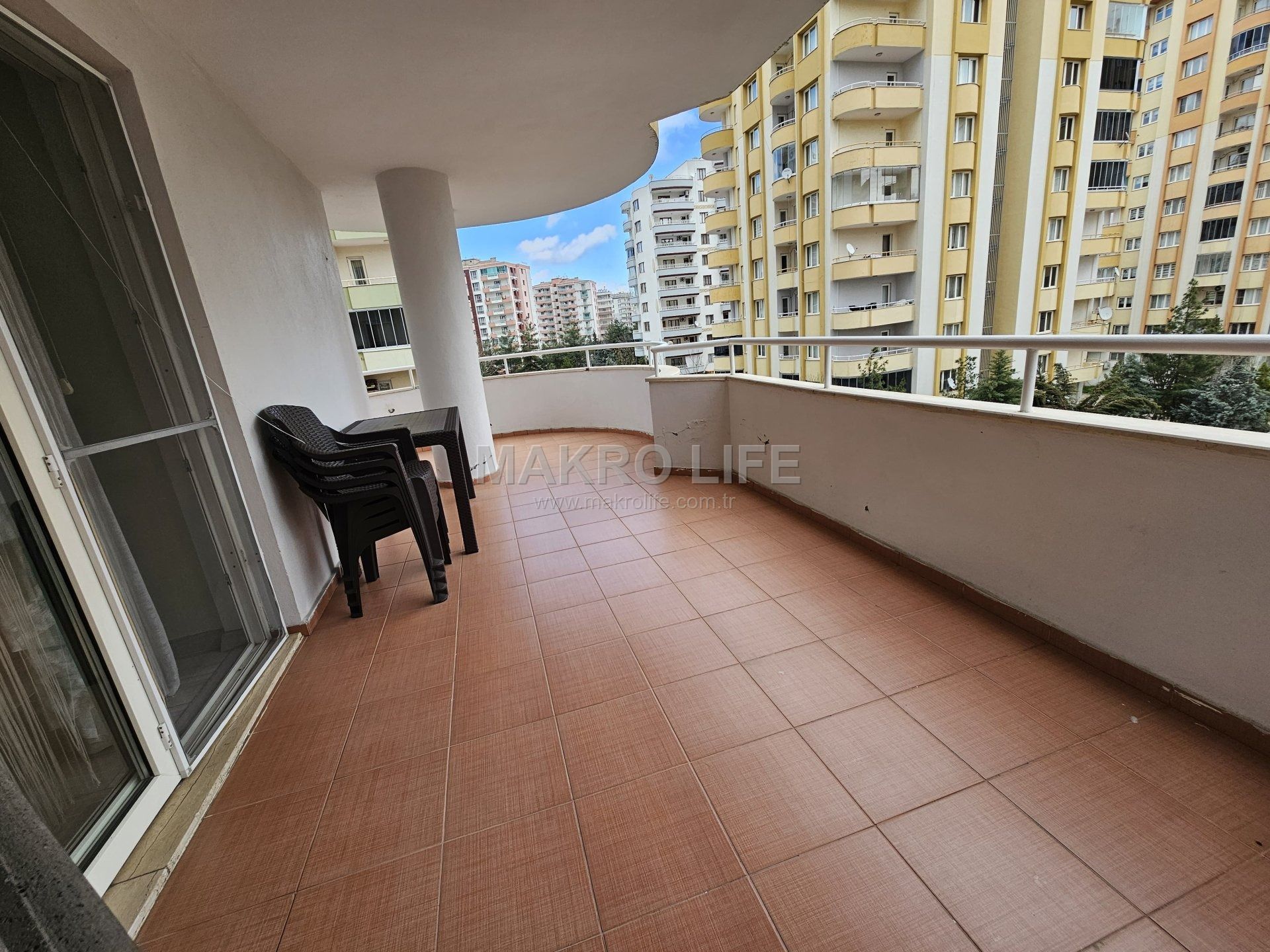 TEKEL KAVŞAĞI CİVARI METROPOL 3'TE YAPILI ACİL SATILIK 4+1 FIRSAT DAİRE