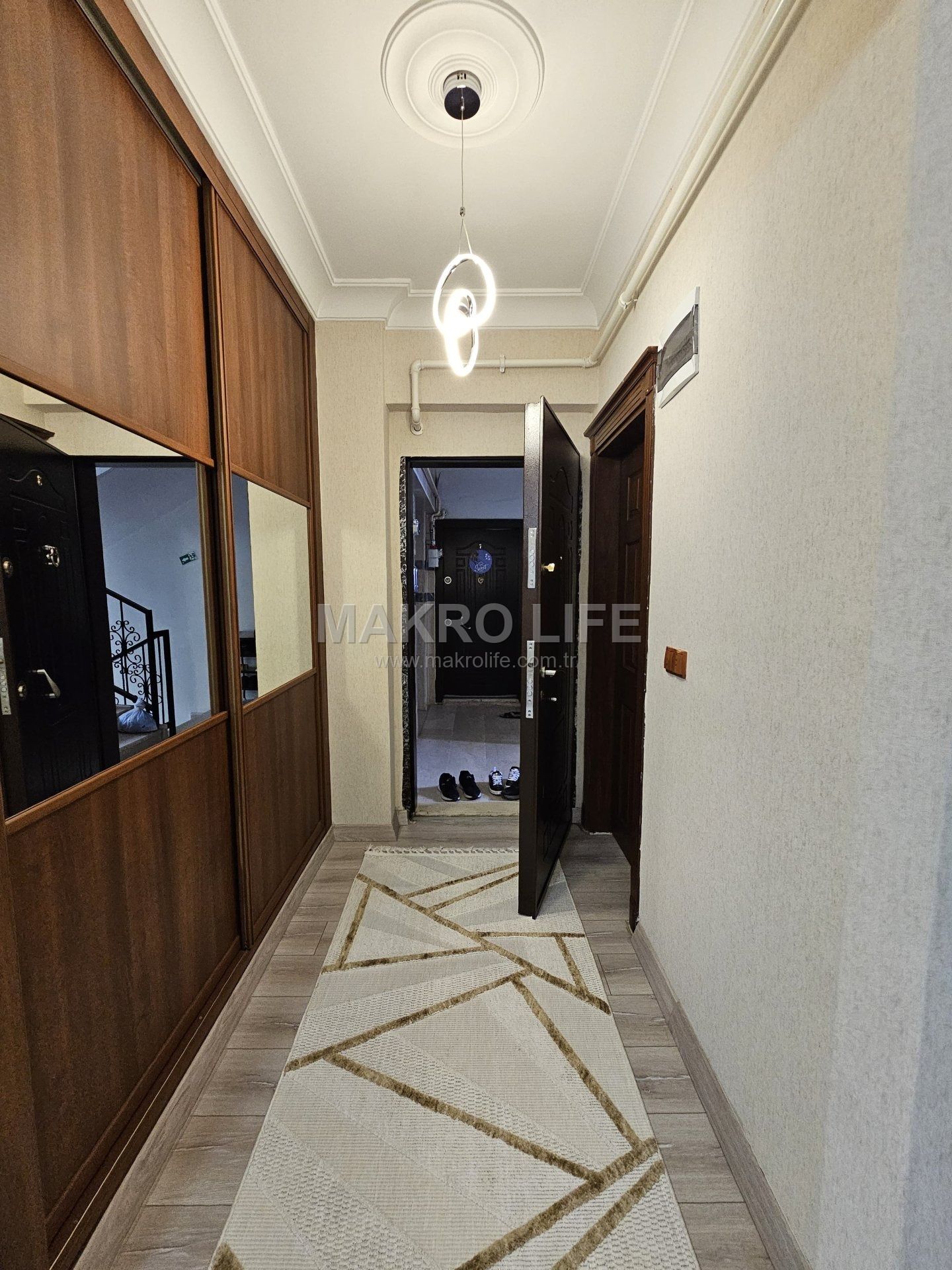TEKEL KAVŞAĞI CİVARI METROPOL 3'TE YAPILI ACİL SATILIK 4+1 FIRSAT DAİRE