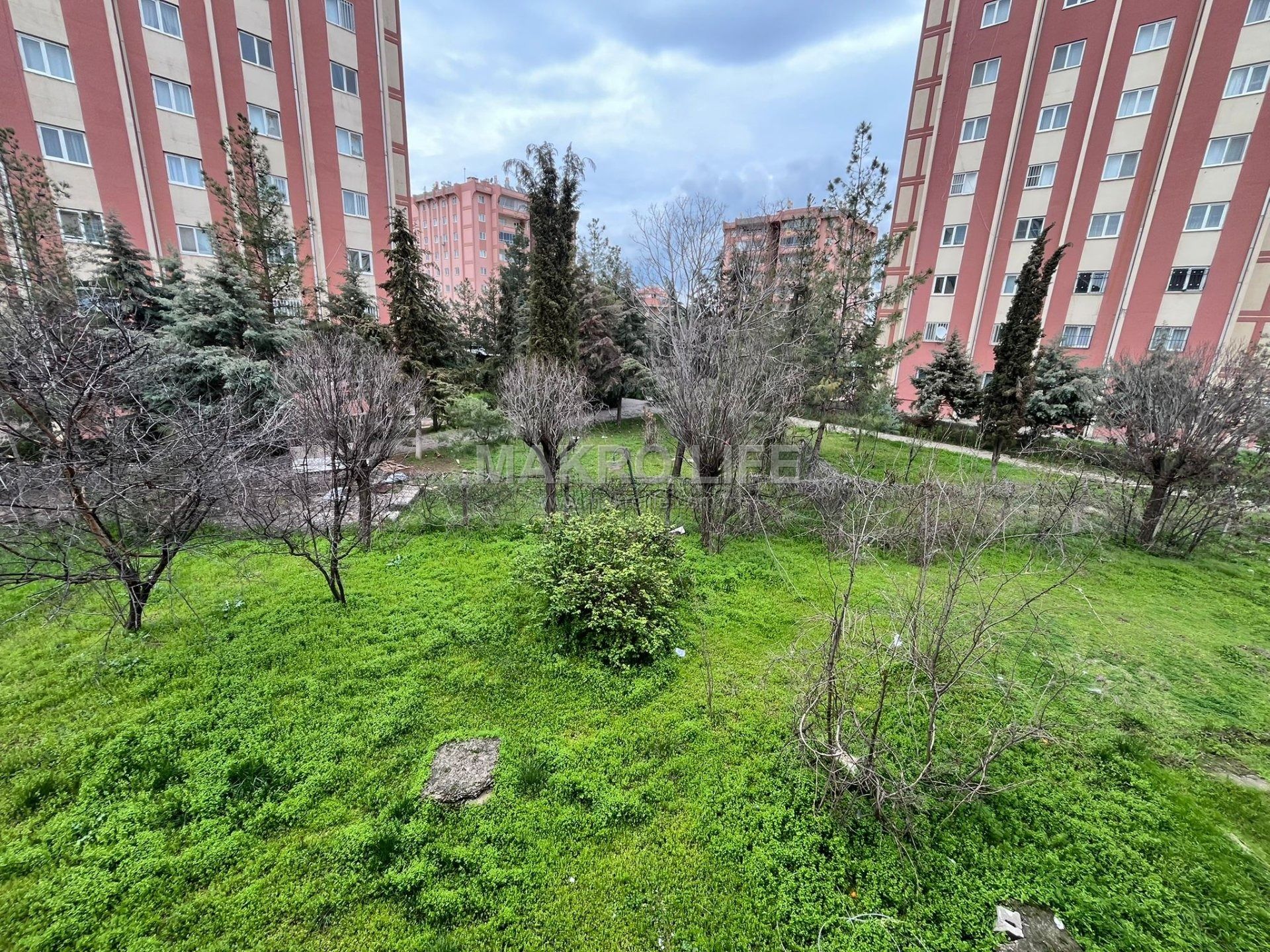 ÜÇKUYULARDA 2+1 İÇİ FUL MASRAFLI ACİL SATILIK DAİRE