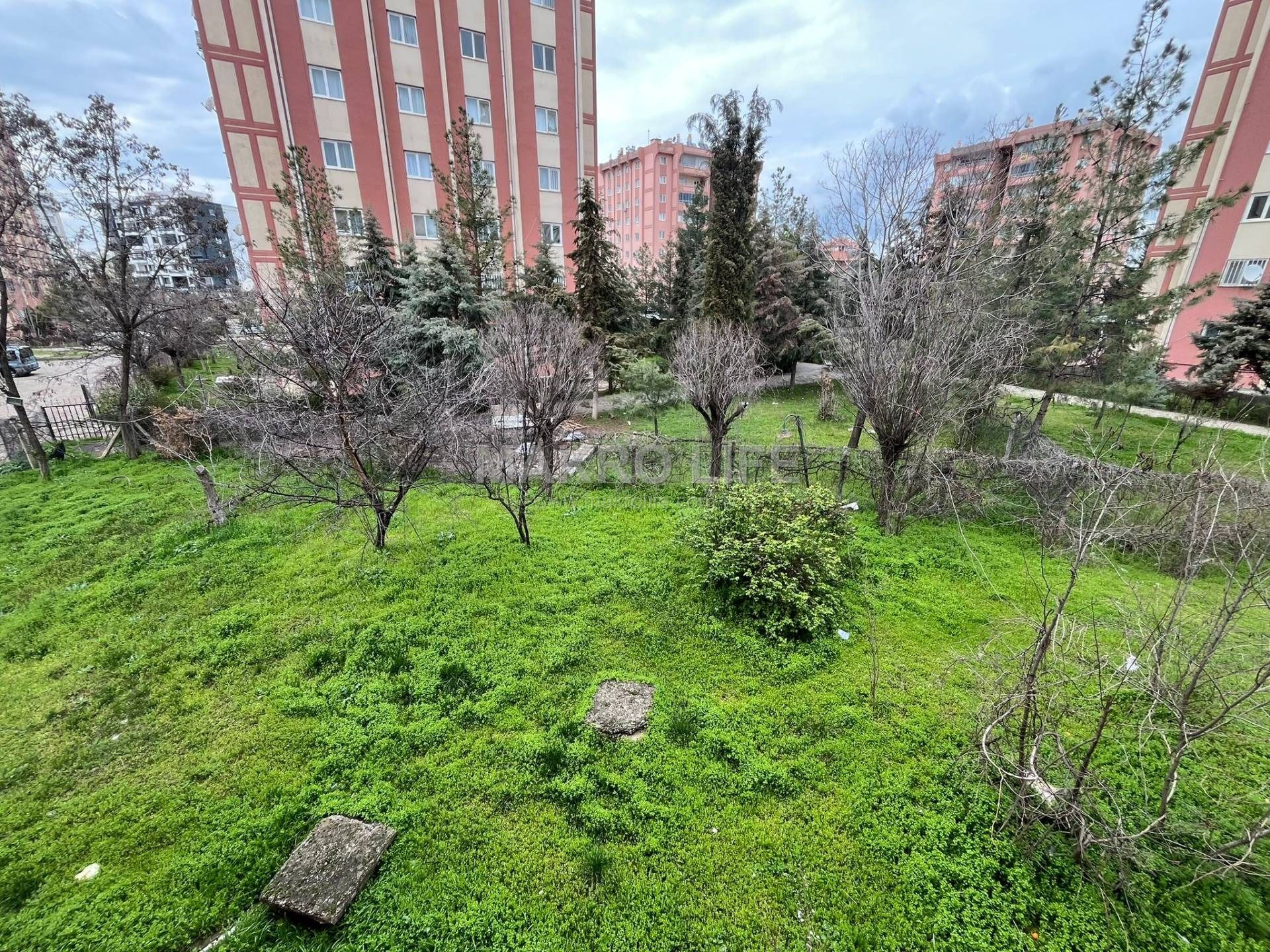ÜÇKUYULARDA 2+1 İÇİ FUL MASRAFLI ACİL SATILIK DAİRE