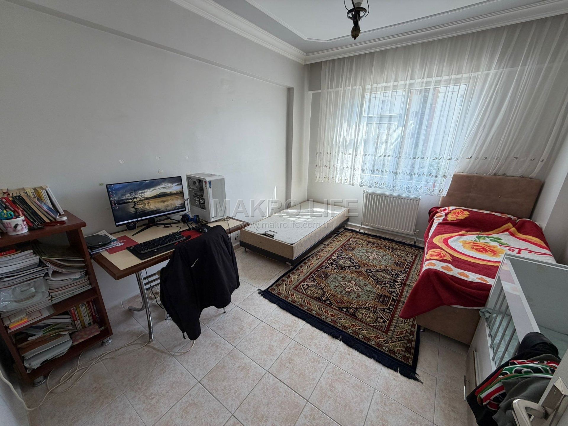 75 yola yürüme mesafesinde satılık 3+1 ara kat cadde cepheli daire