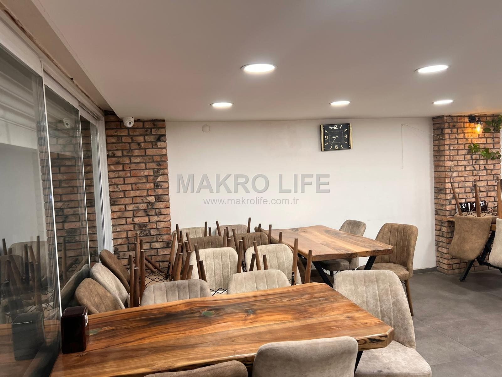 OFİS İSTASYON CADDESİNDE DTSO KARŞISINDA CADDE MAĞAZALI SATILIK İŞYERİ