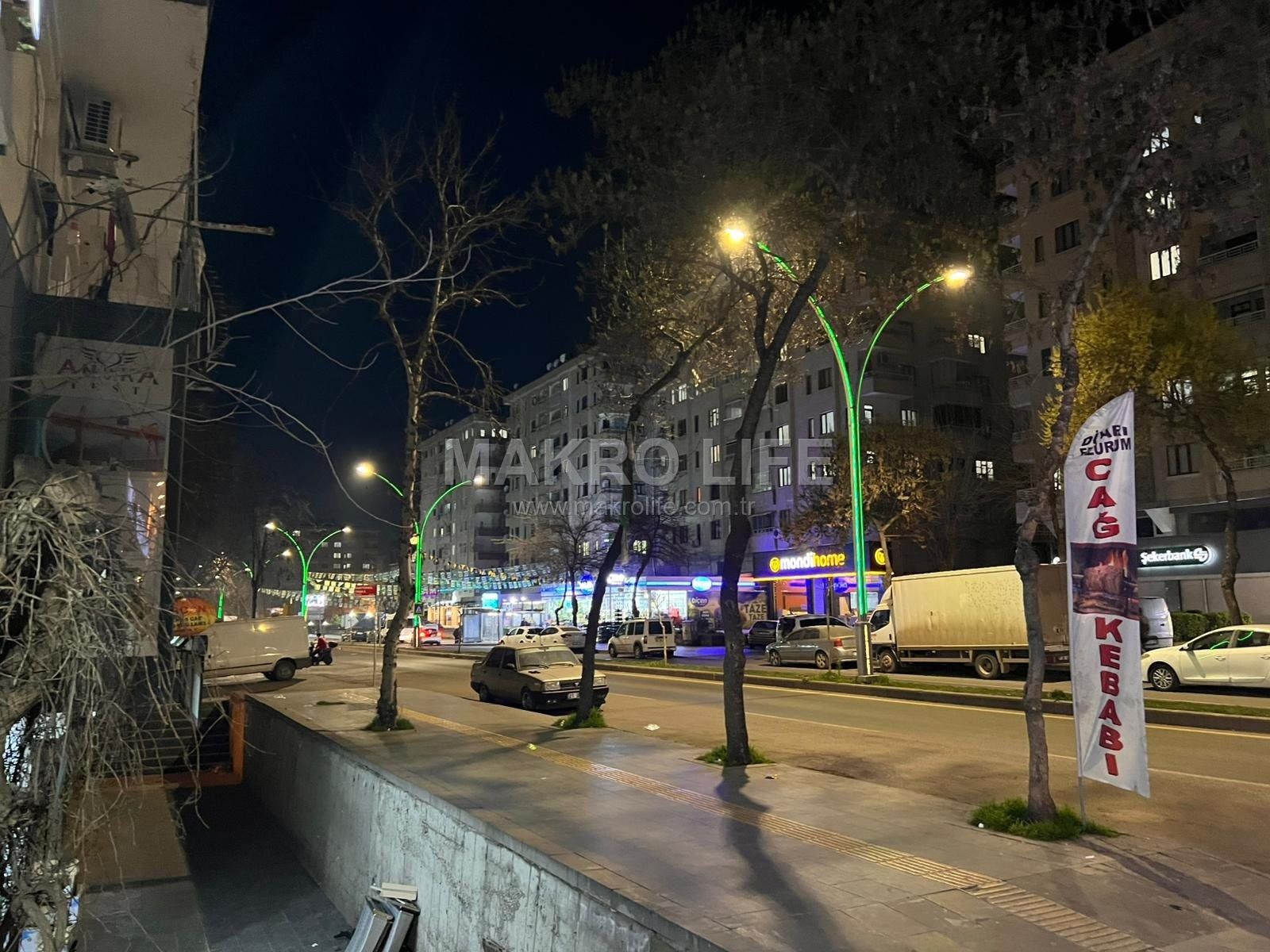 OFİS İSTASYON CADDESİNDE DTSO KARŞISINDA CADDE MAĞAZALI SATILIK İŞYERİ