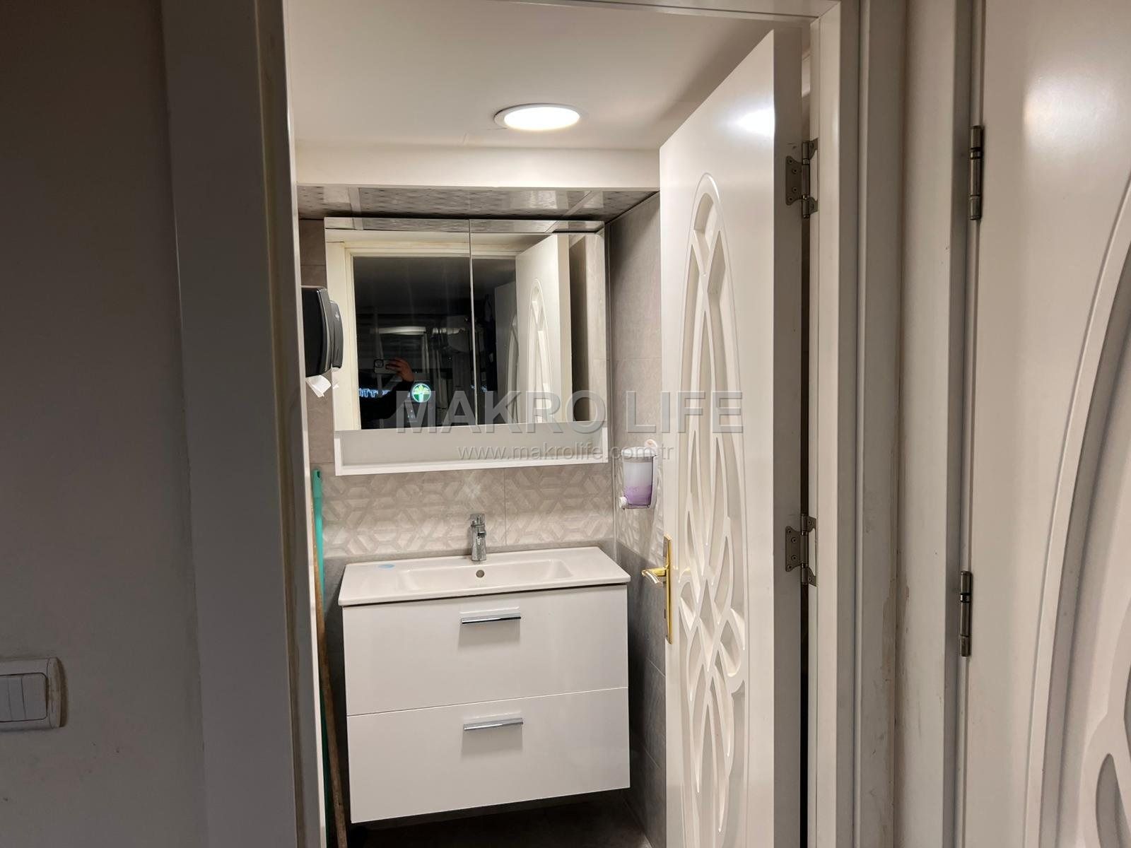 OFİS İSTASYON CADDESİNDE DTSO KARŞISINDA CADDE MAĞAZALI SATILIK İŞYERİ