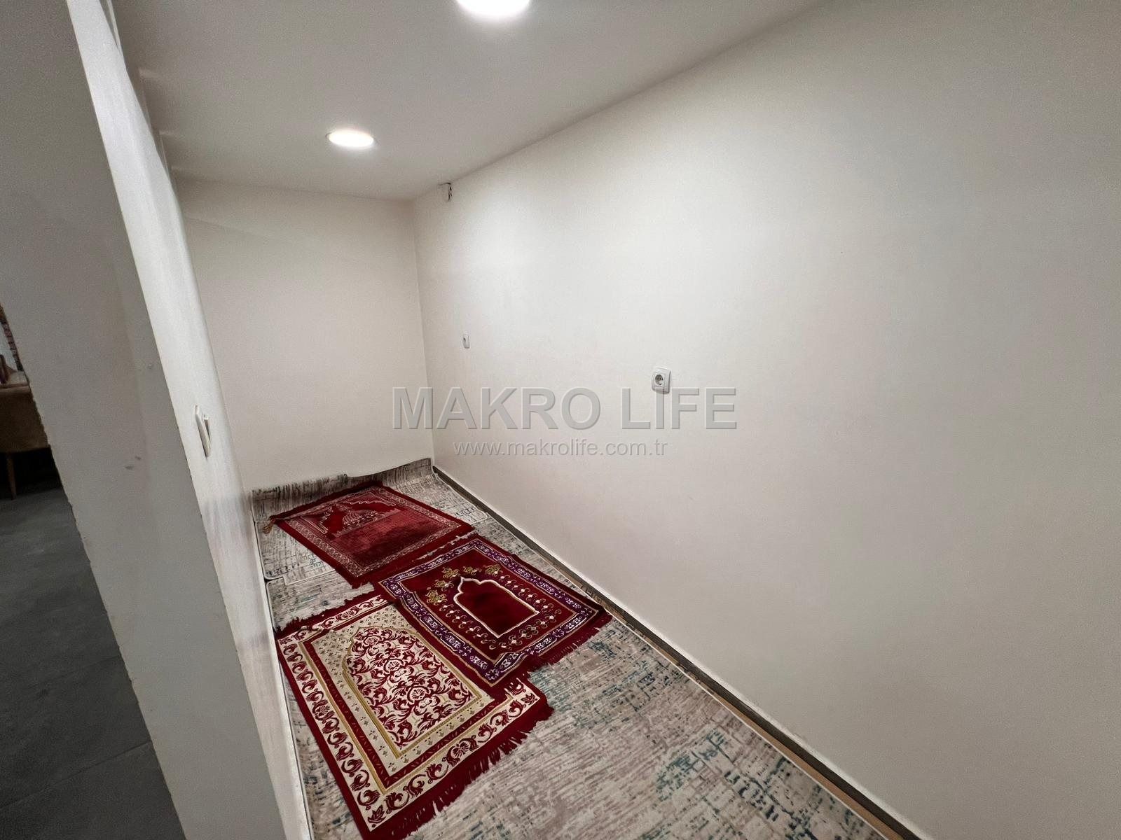 OFİS İSTASYON CADDESİNDE DTSO KARŞISINDA CADDE MAĞAZALI SATILIK İŞYERİ