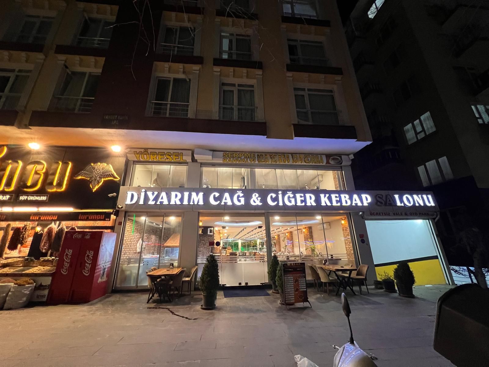 OFİS İSTASYON CADDESİNDE DTSO KARŞISINDA CADDE MAĞAZALI SATILIK İŞYERİ