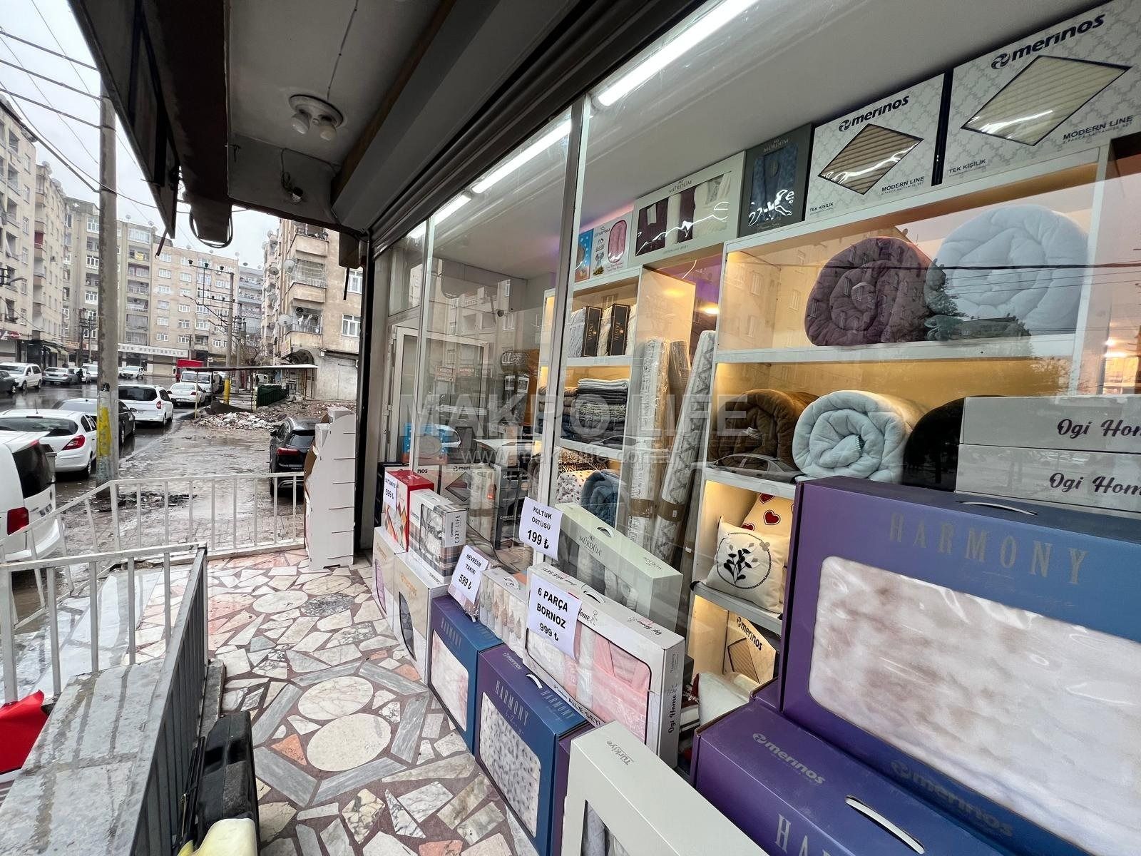 BAĞLAR TEĞMEN CADDESİ SATILIK FULL YAPILI DÜKKAN