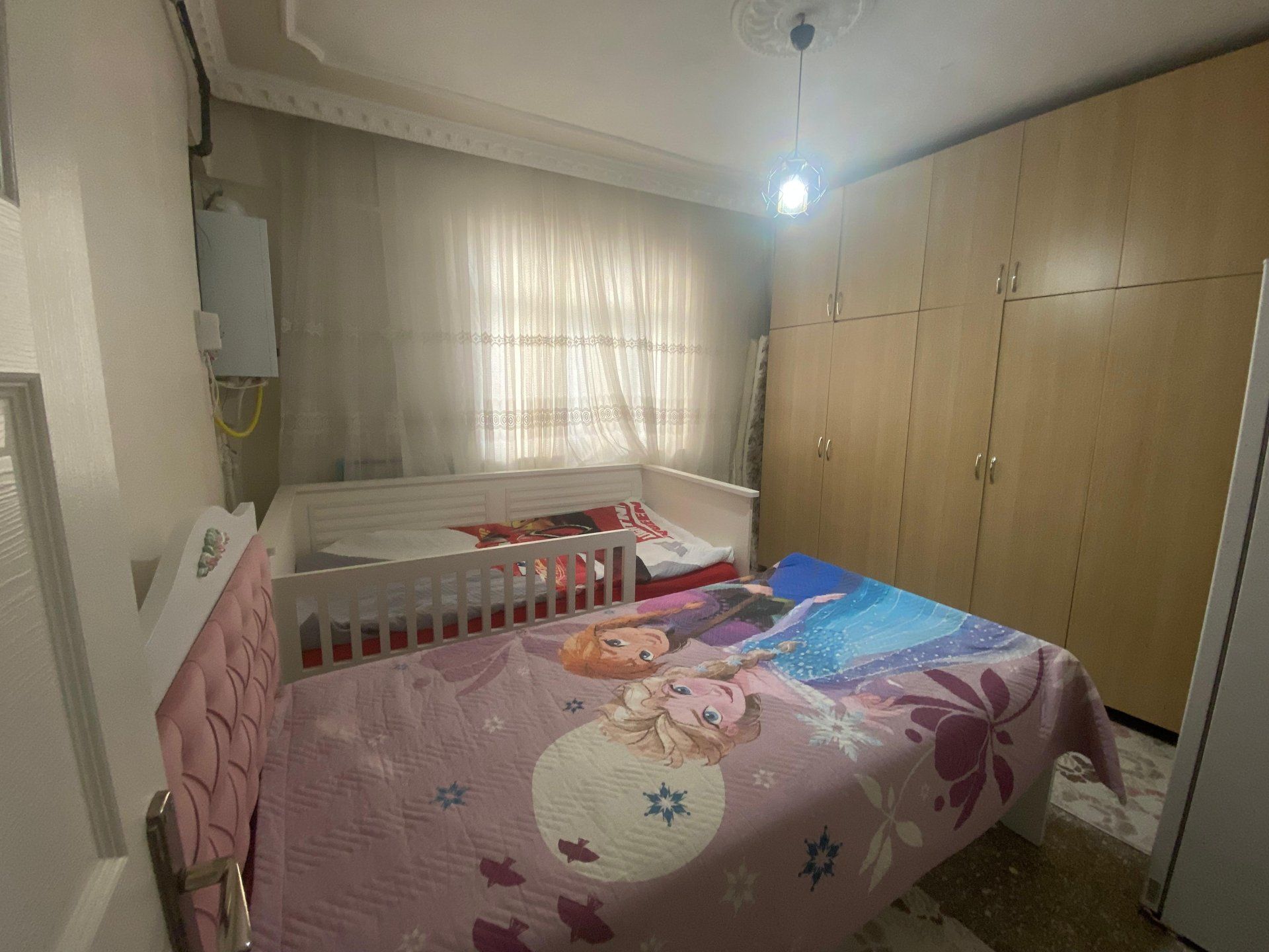BAĞLAR 5 NİSANDA SATILIK MASRAFLI 2+1 DAİRE
