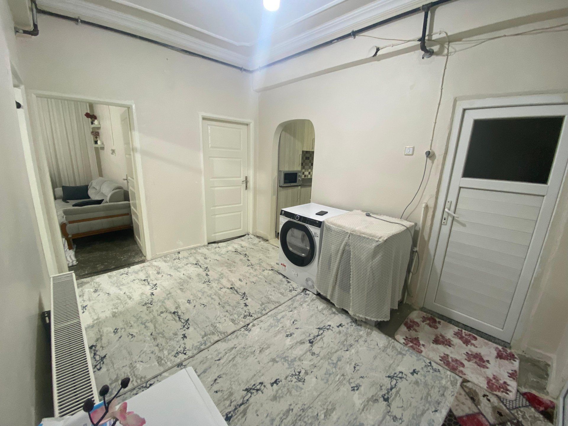 BAĞLAR 5 NİSANDA SATILIK MASRAFLI 2+1 DAİRE