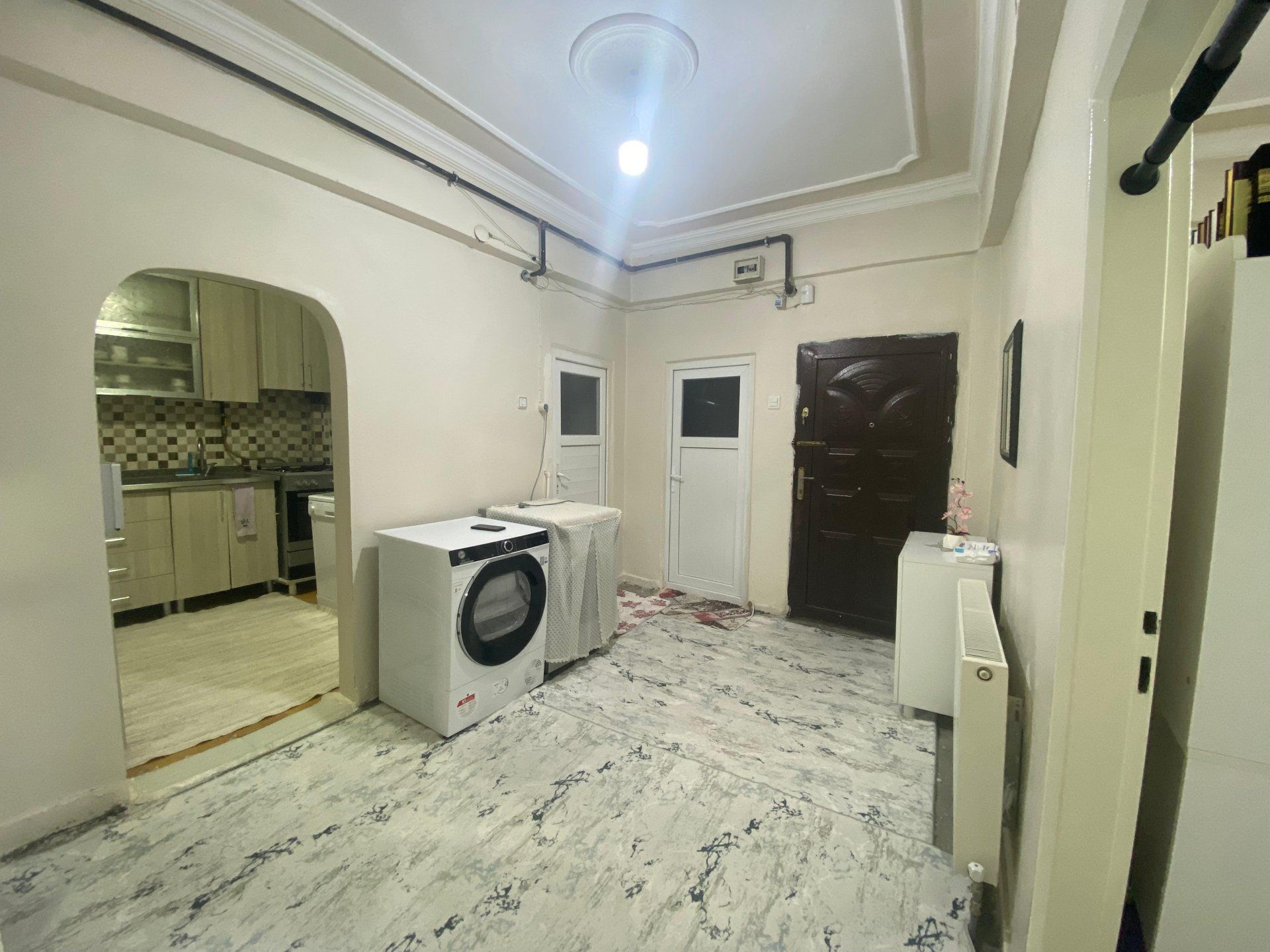 BAĞLAR 5 NİSANDA SATILIK MASRAFLI 2+1 DAİRE