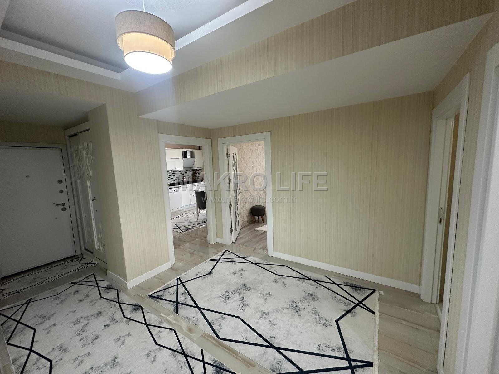 BAĞCILARIN EN GÖZDE NOKTASINDA ANA CADDE ÜZERİ FIRSAT DAİRE!