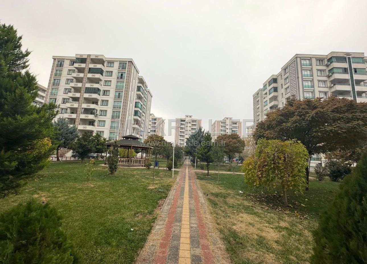 BAĞCILARIN EN GÖZDE NOKTASINDA ANA CADDE ÜZERİ FIRSAT DAİRE!