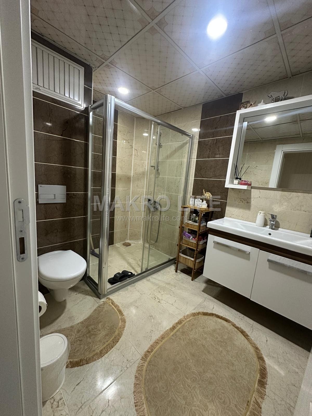 BAĞCILARIN EN GÖZDE NOKTASINDA ANA CADDE ÜZERİ FIRSAT DAİRE!