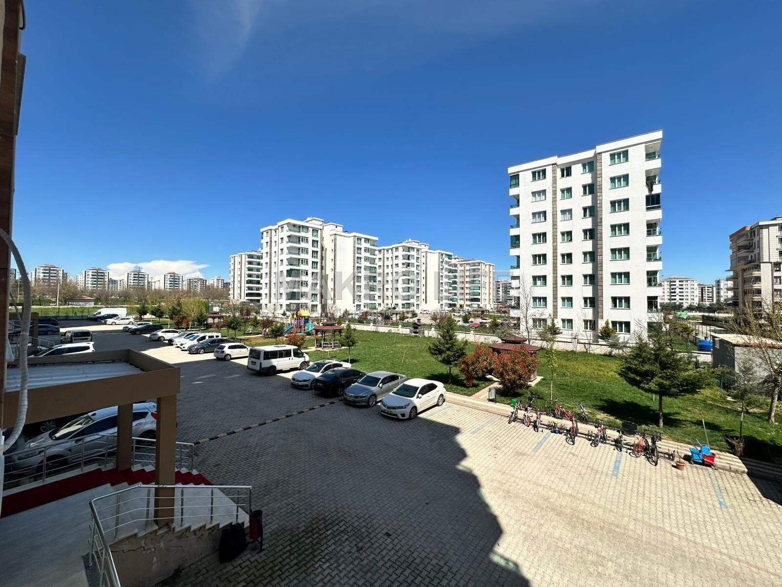 YETİŞAN ALIR! BAĞCILAR NEVRUZ ALANI BİTİŞİĞİNDE 2.5+1 100 M2 FIRSAT DAİRE
