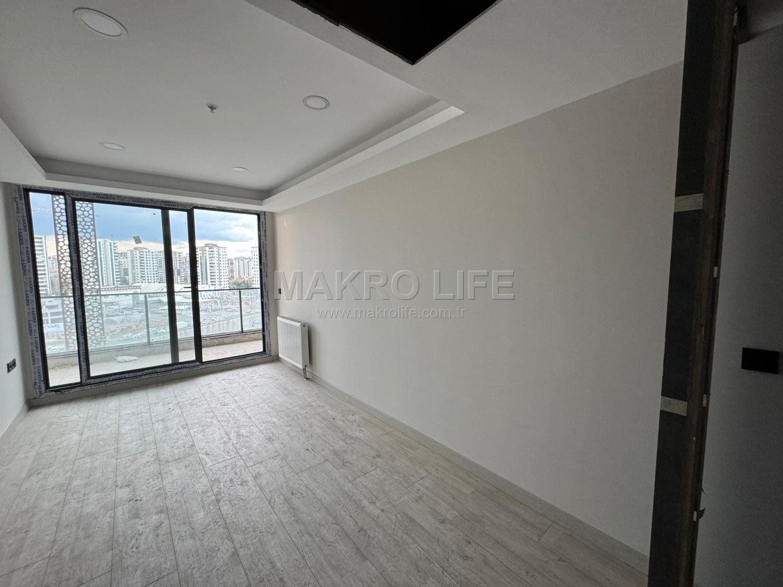 ÇEYSA CENTROPOLDE ACİL SATILIK ANAYOL CEPHELİ 2+1 OFİS