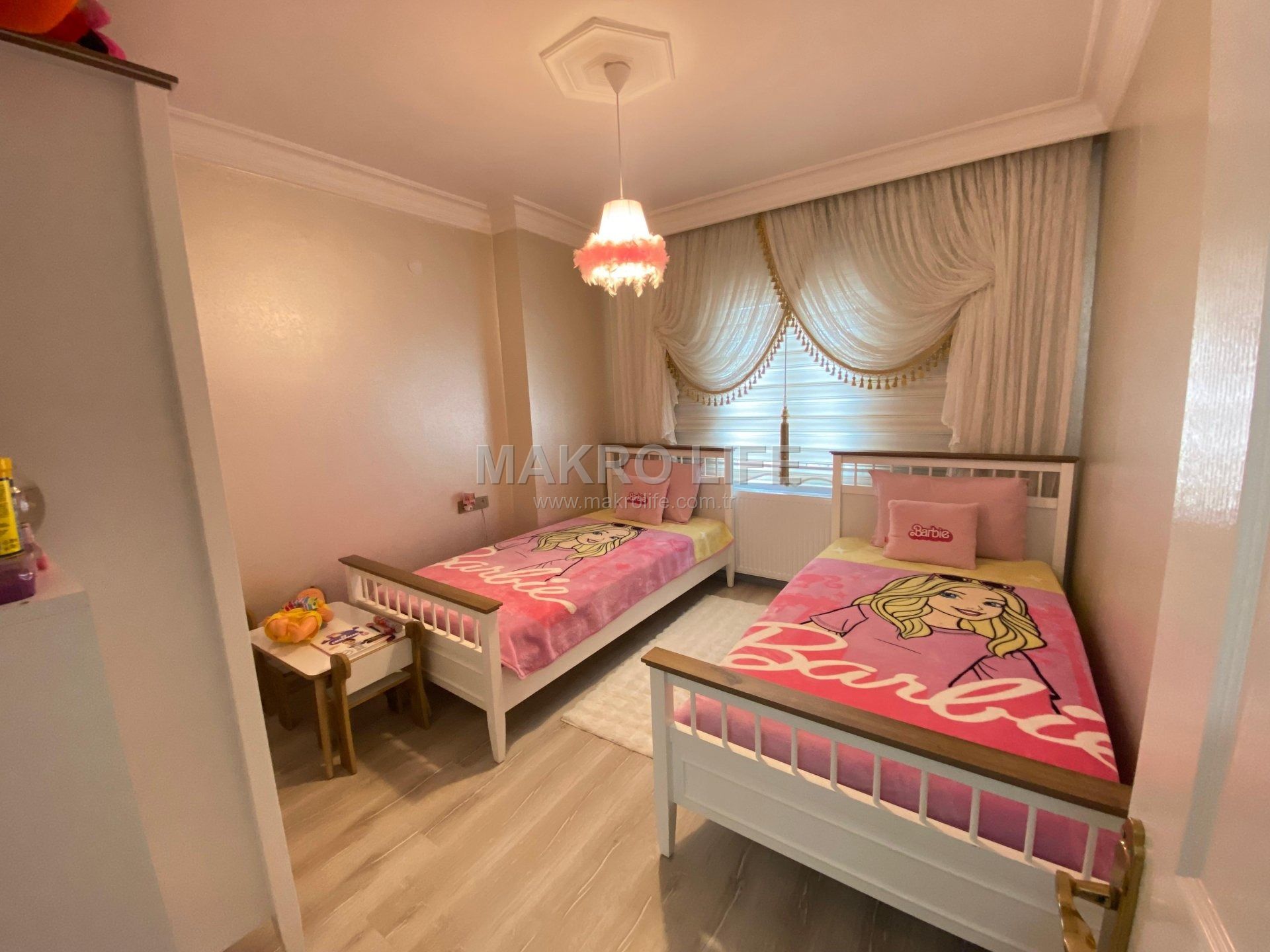 MEDYA KAVŞAĞINDA ANA CADDE ÜZERİ 3+1 BAKIMLI SATILIK DAİRE