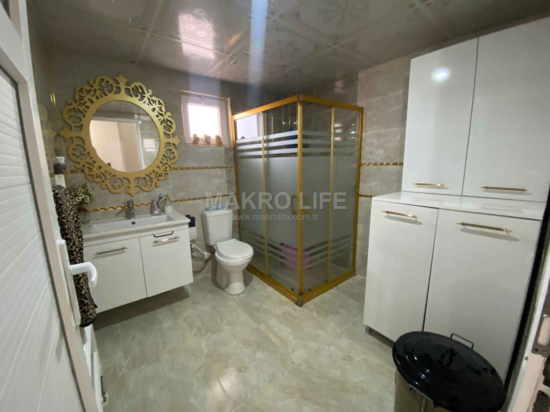 MEDYA KAVŞAĞINDA ANA CADDE ÜZERİ 3+1 BAKIMLI SATILIK DAİRE