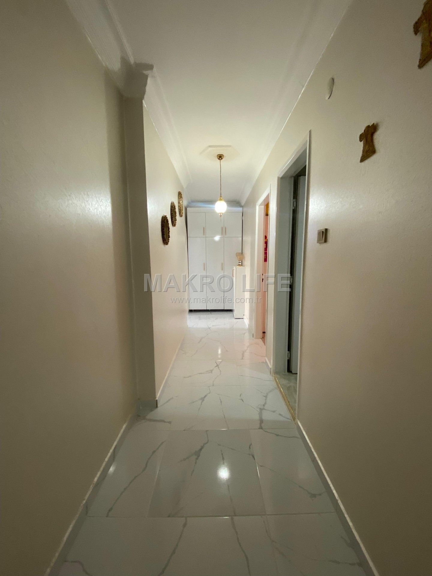 MEDYA KAVŞAĞINDA ANA CADDE ÜZERİ 3+1 BAKIMLI SATILIK DAİRE
