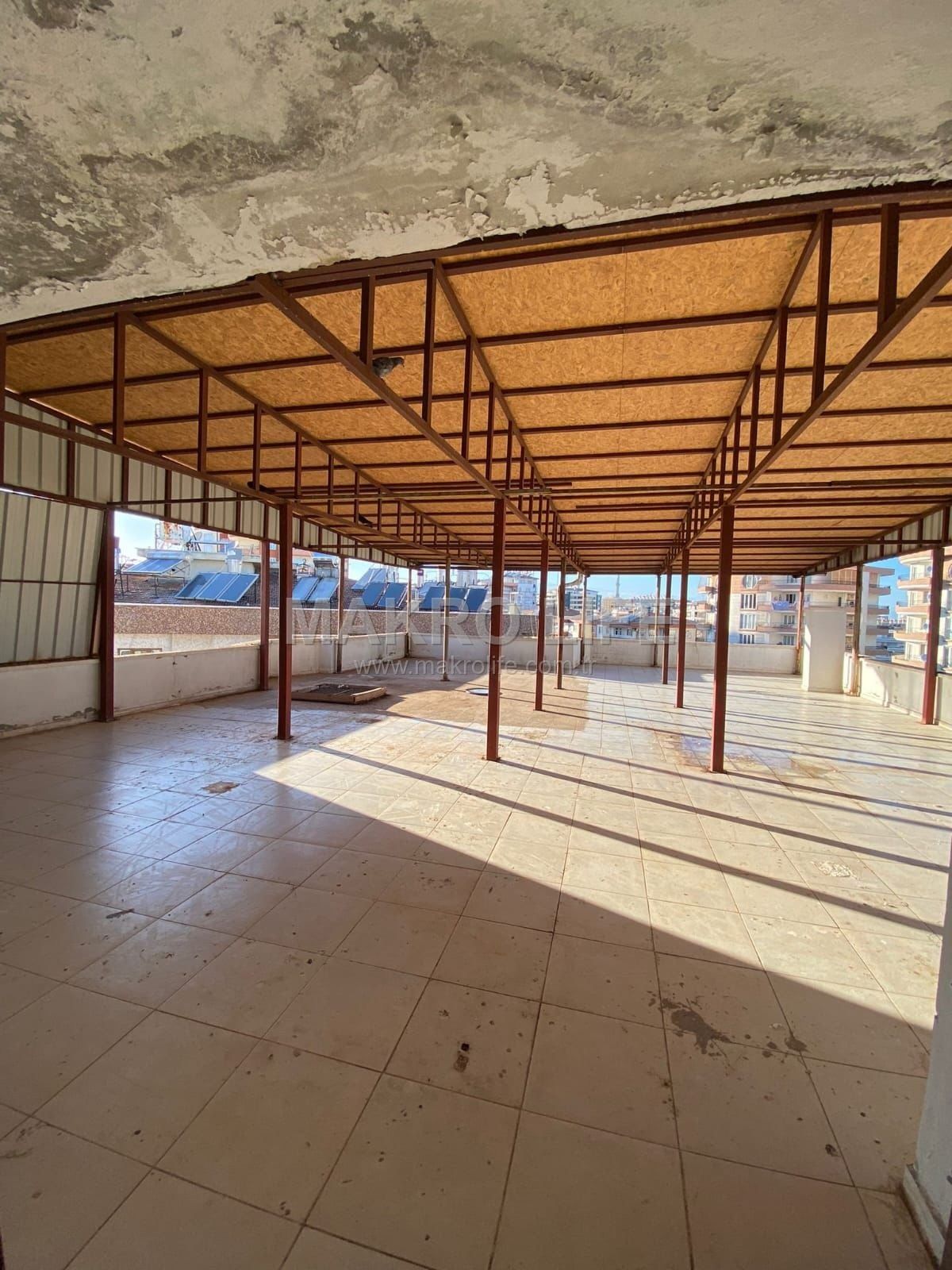 MEDYA KAVŞAĞINDA ANA CADDE ÜZERİ 3+1 BAKIMLI SATILIK DAİRE
