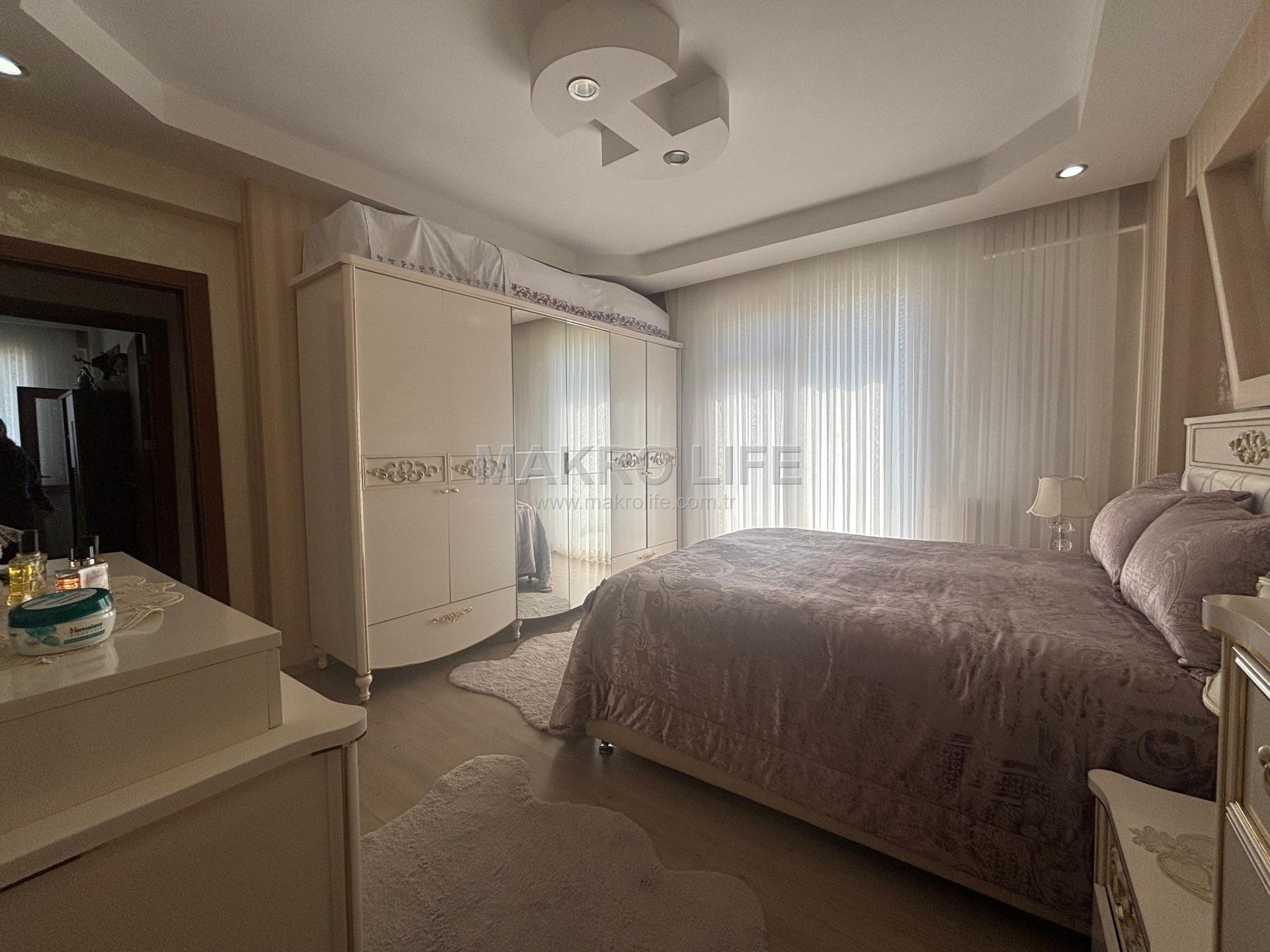 BAĞCILARDA SIFIR AYARINDA 4+1 SATILIK DAİRE