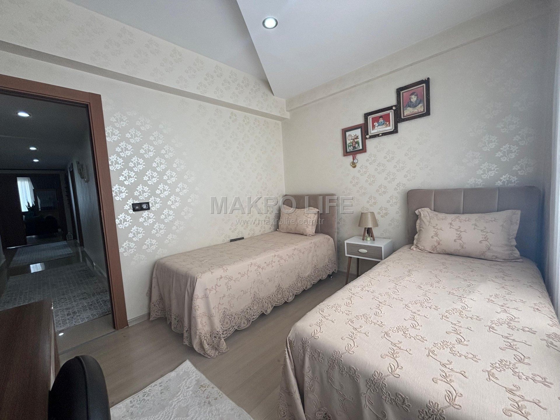 BAĞCILARDA SIFIR AYARINDA 4+1 SATILIK DAİRE