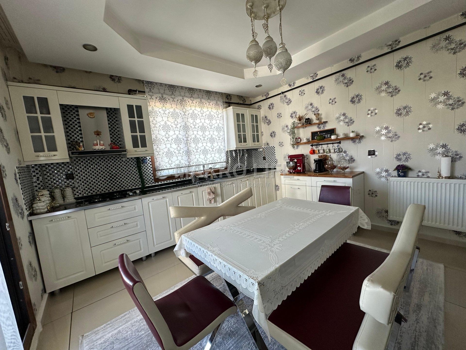 BAĞCILARDA SIFIR AYARINDA 4+1 SATILIK DAİRE